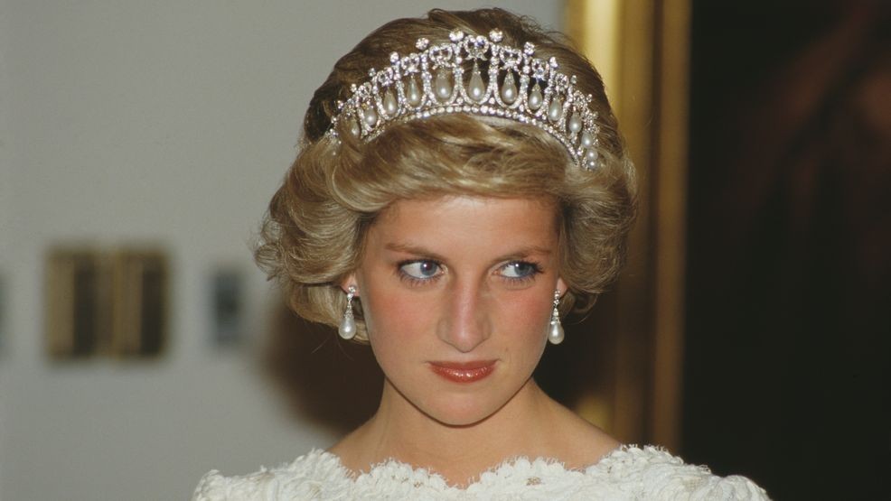 Diana, Princess of Wales (1961 - 1997) attends a dinner at the British Embassy in Washington, DC, November 1985. She is wearing an evening dress by Murray Arbeid and the Queen Mary tiara. (Photo by Terry Fincher/Princess Diana Archive/Getty Images)